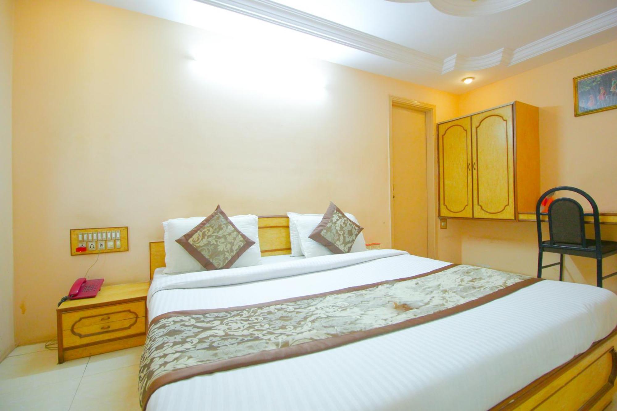 Hotel Upasana Rajkot Eksteriør billede