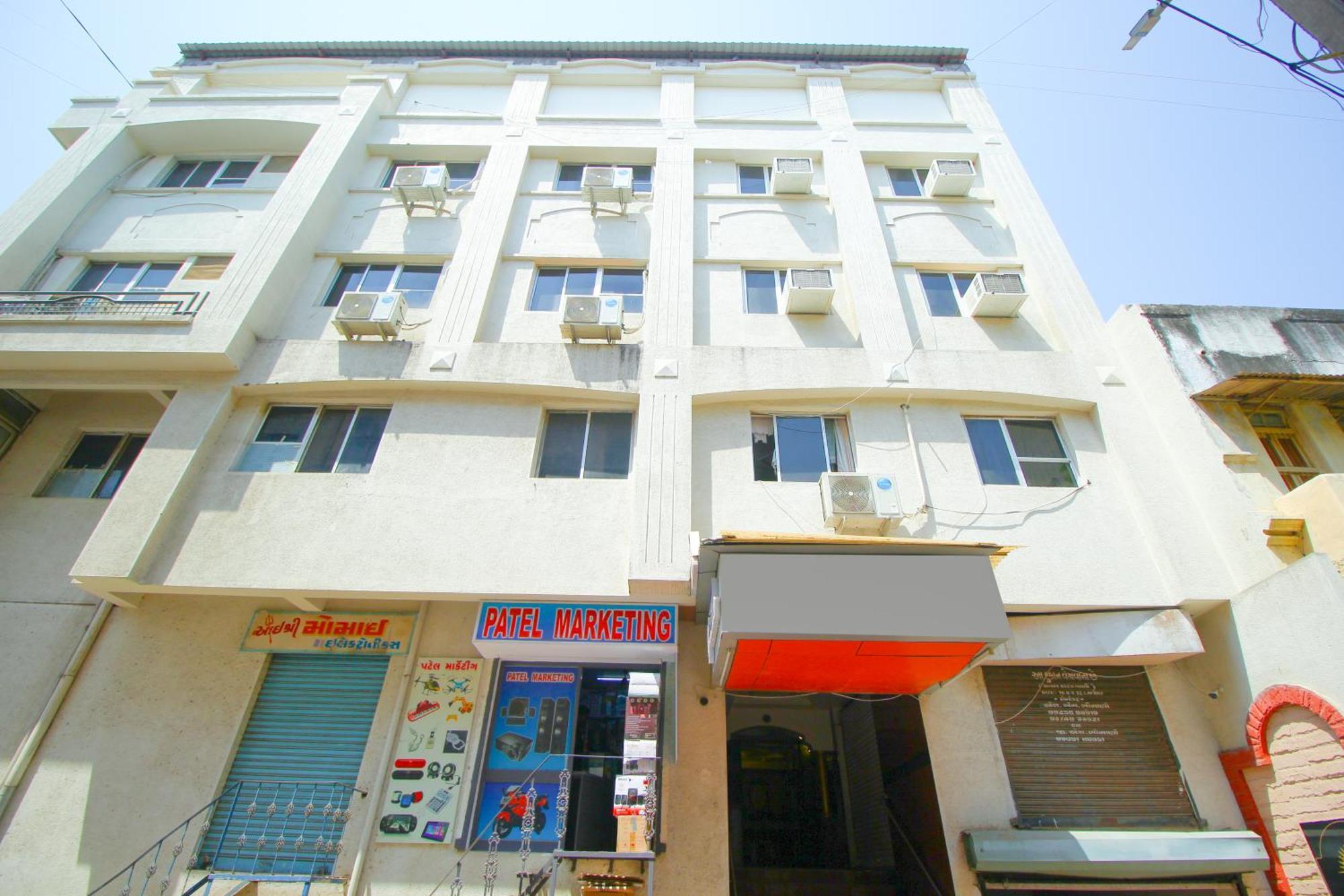 Hotel Upasana Rajkot Eksteriør billede