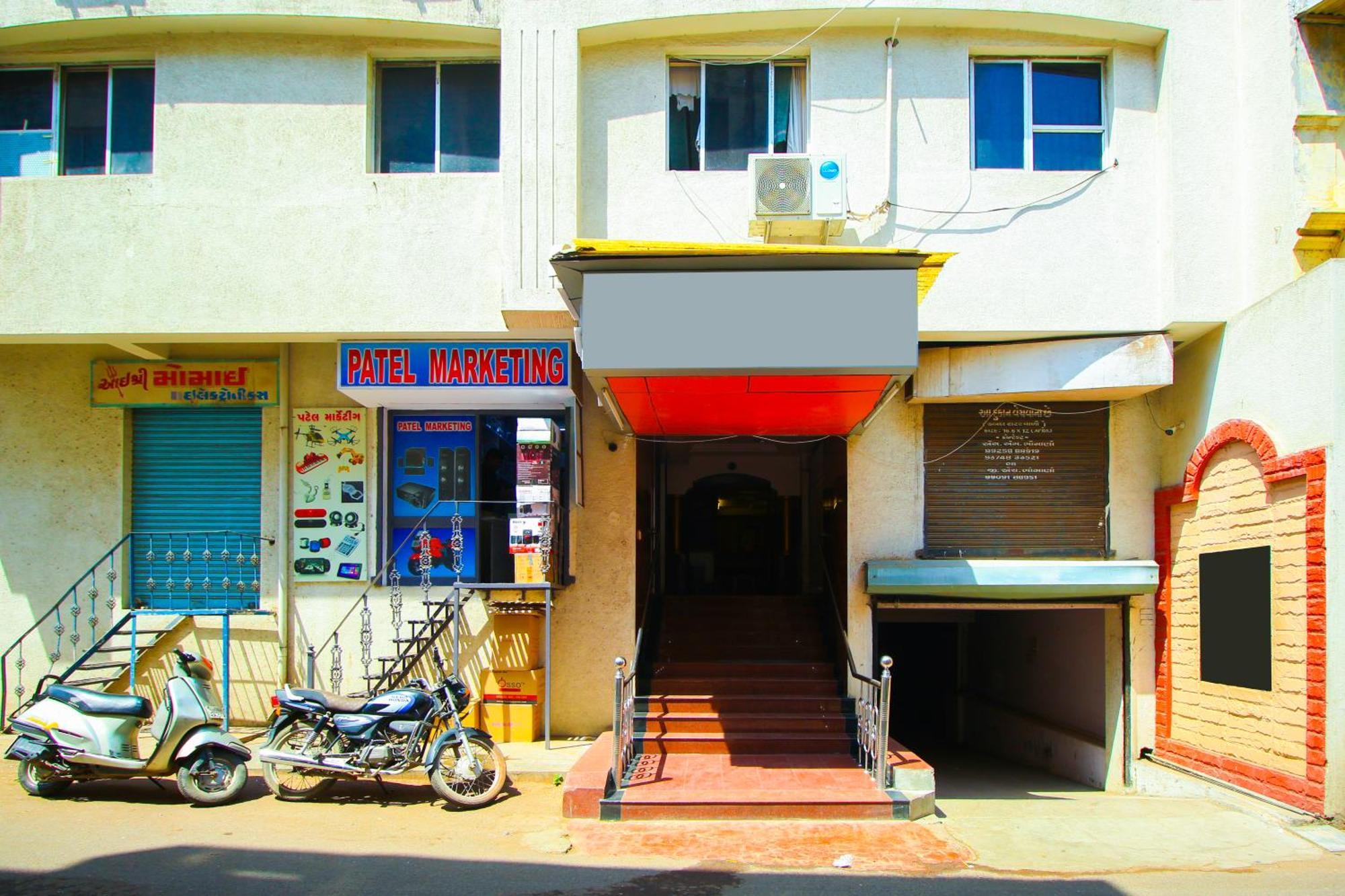 Hotel Upasana Rajkot Eksteriør billede
