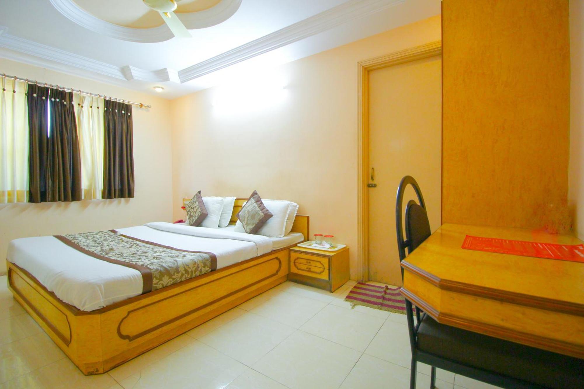 Hotel Upasana Rajkot Eksteriør billede
