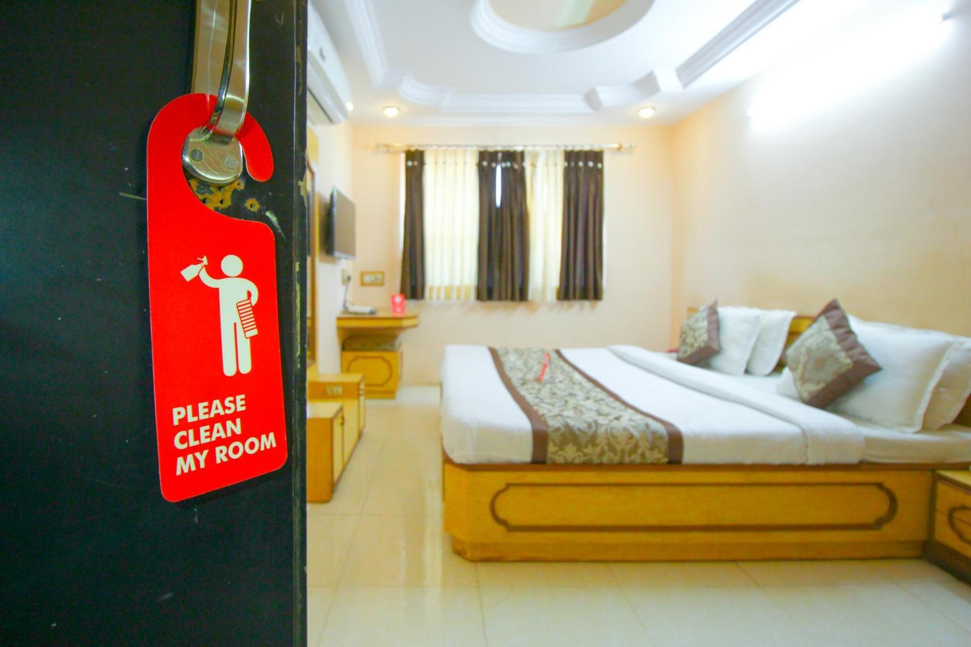 Hotel Upasana Rajkot Eksteriør billede