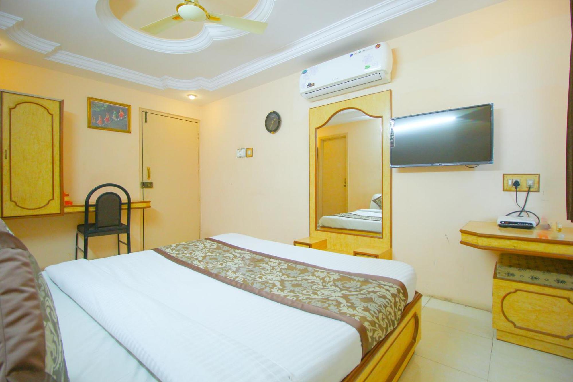 Hotel Upasana Rajkot Eksteriør billede