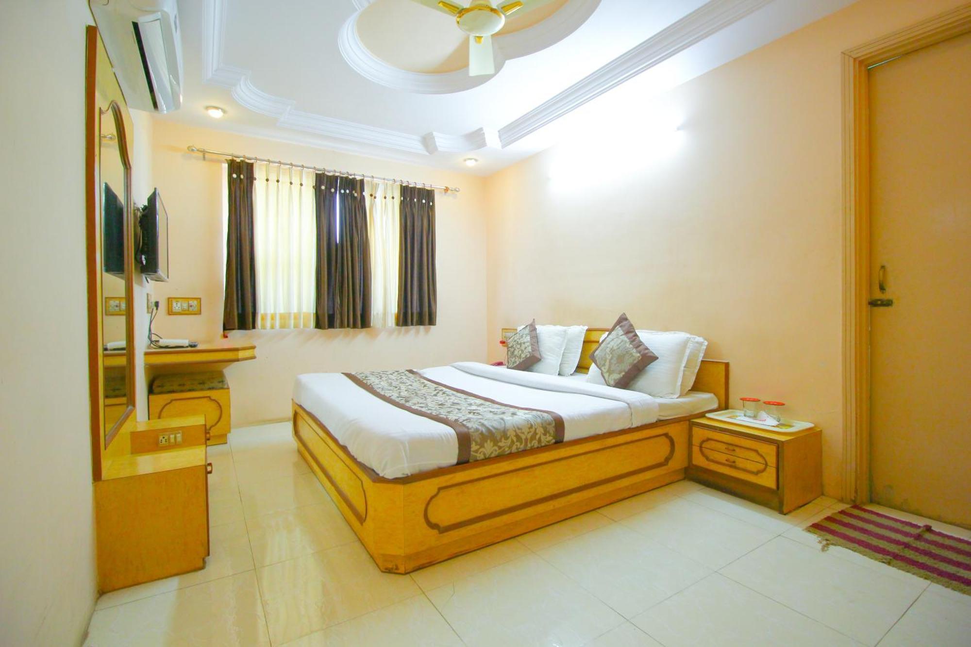 Hotel Upasana Rajkot Eksteriør billede
