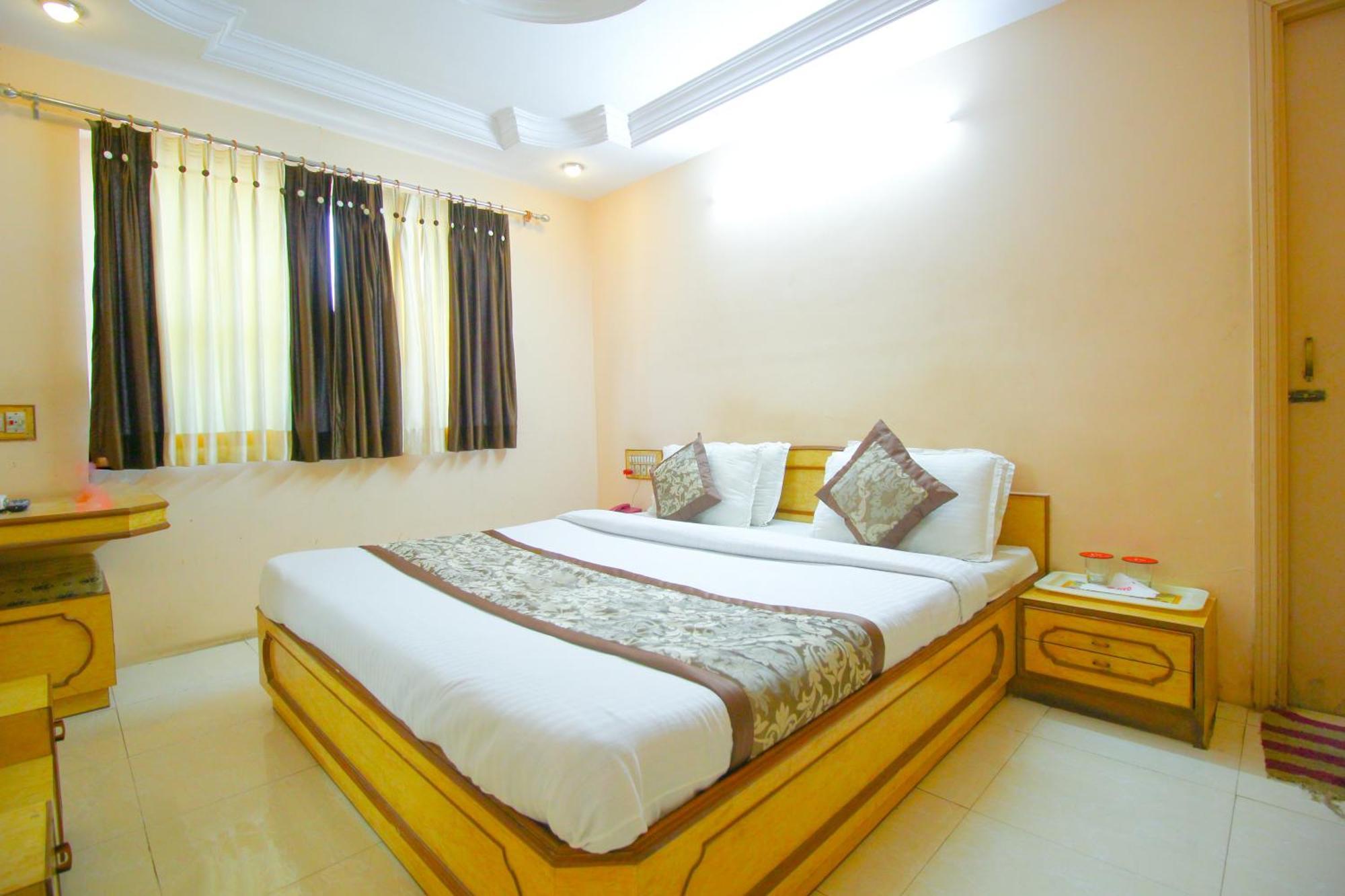 Hotel Upasana Rajkot Eksteriør billede