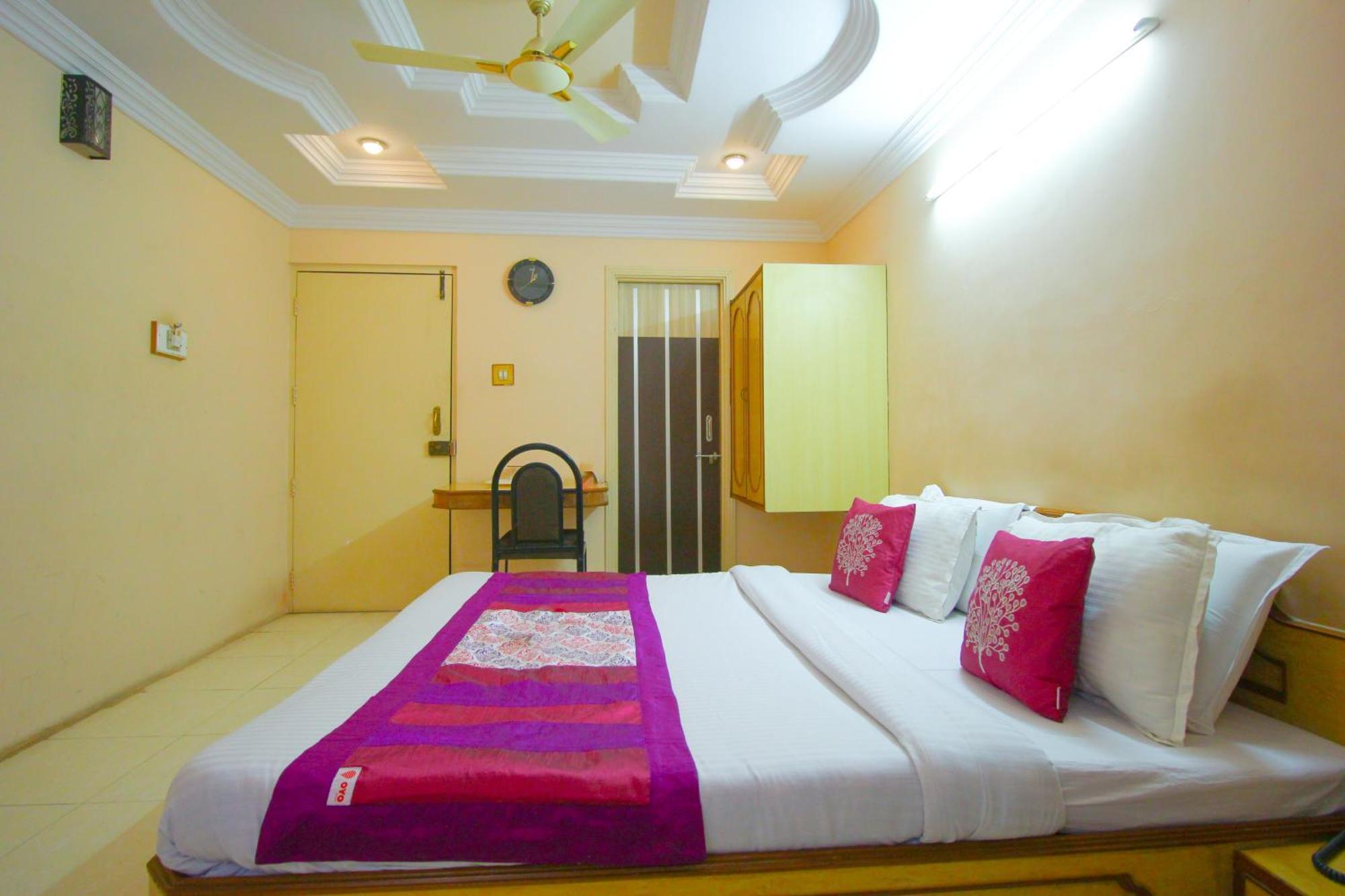 Hotel Upasana Rajkot Eksteriør billede