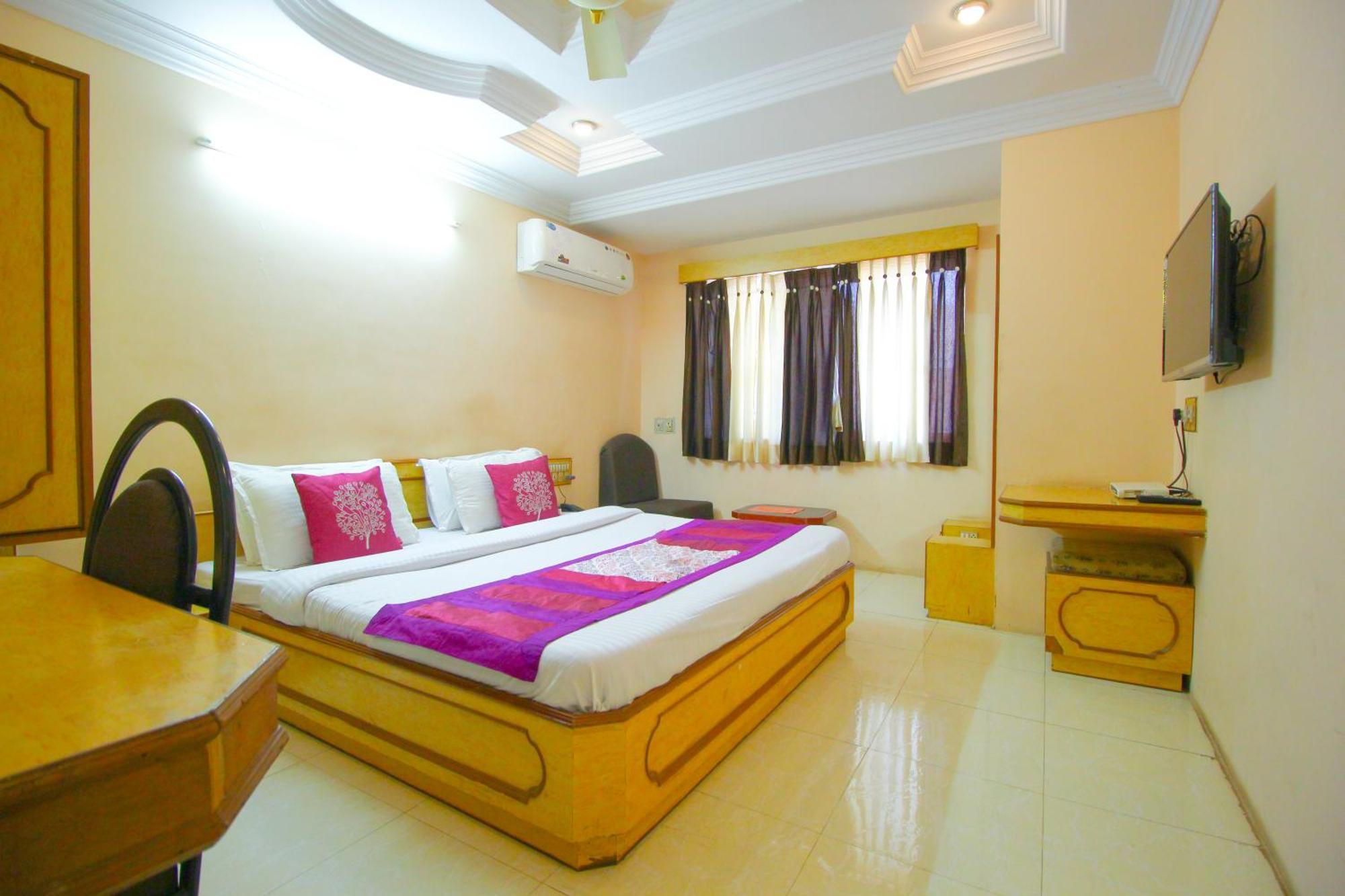 Hotel Upasana Rajkot Eksteriør billede