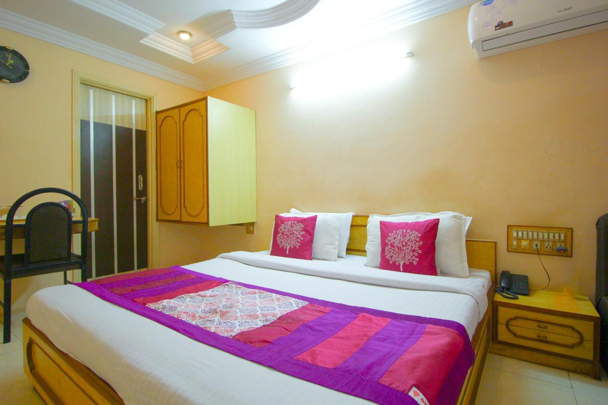 Hotel Upasana Rajkot Eksteriør billede