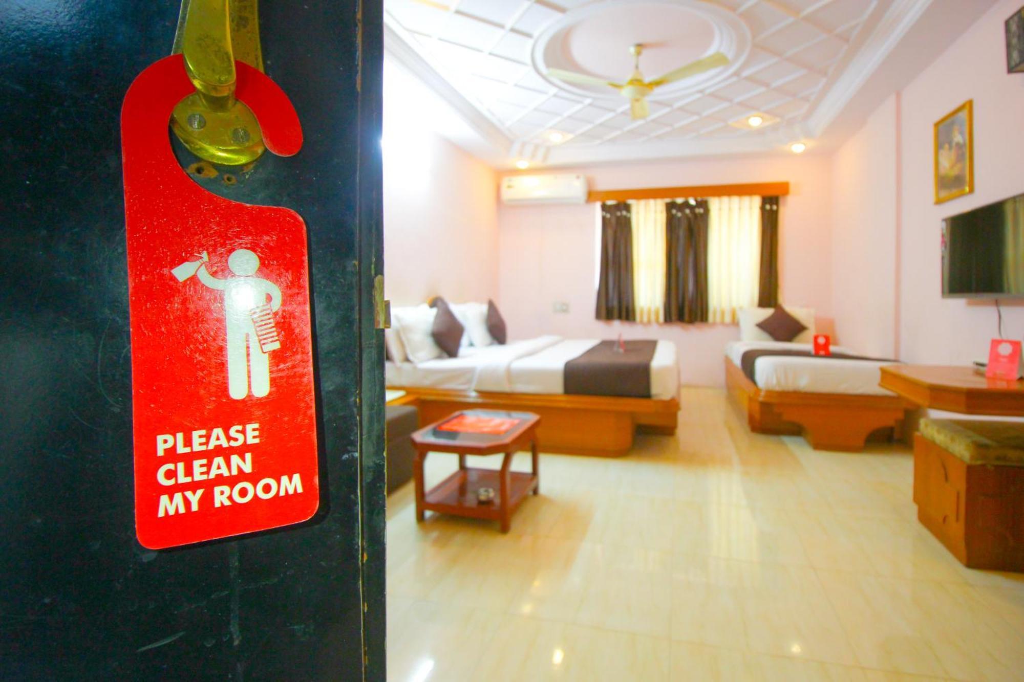 Hotel Upasana Rajkot Eksteriør billede