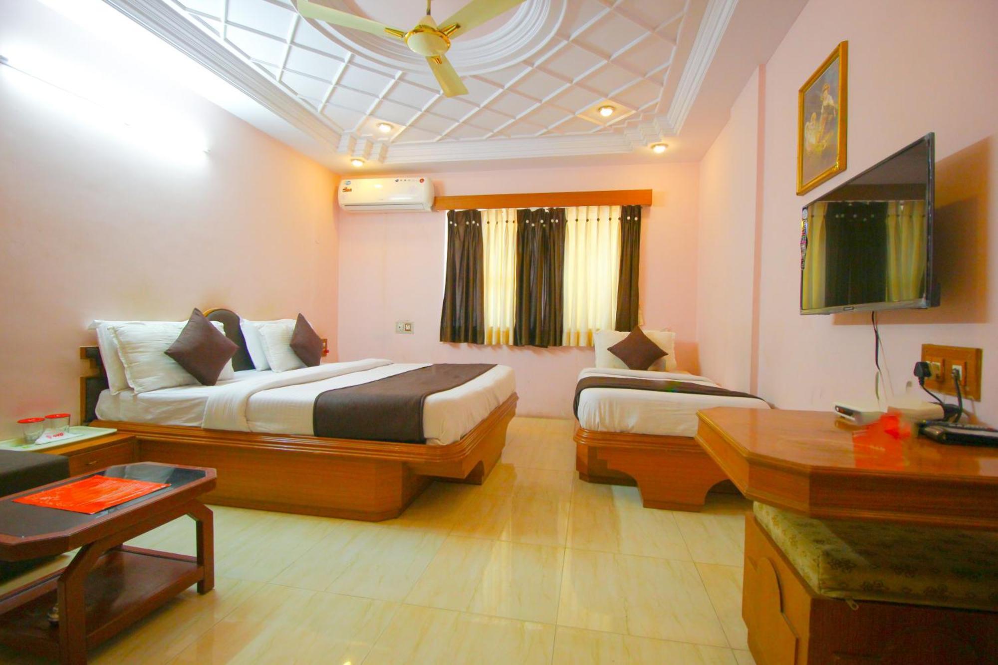Hotel Upasana Rajkot Eksteriør billede
