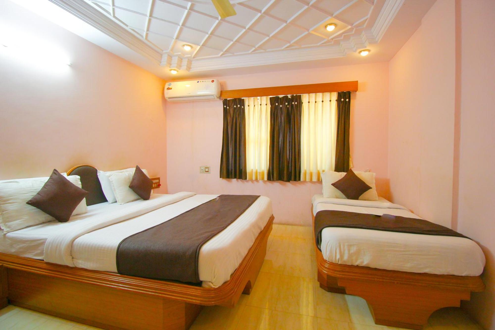 Hotel Upasana Rajkot Eksteriør billede