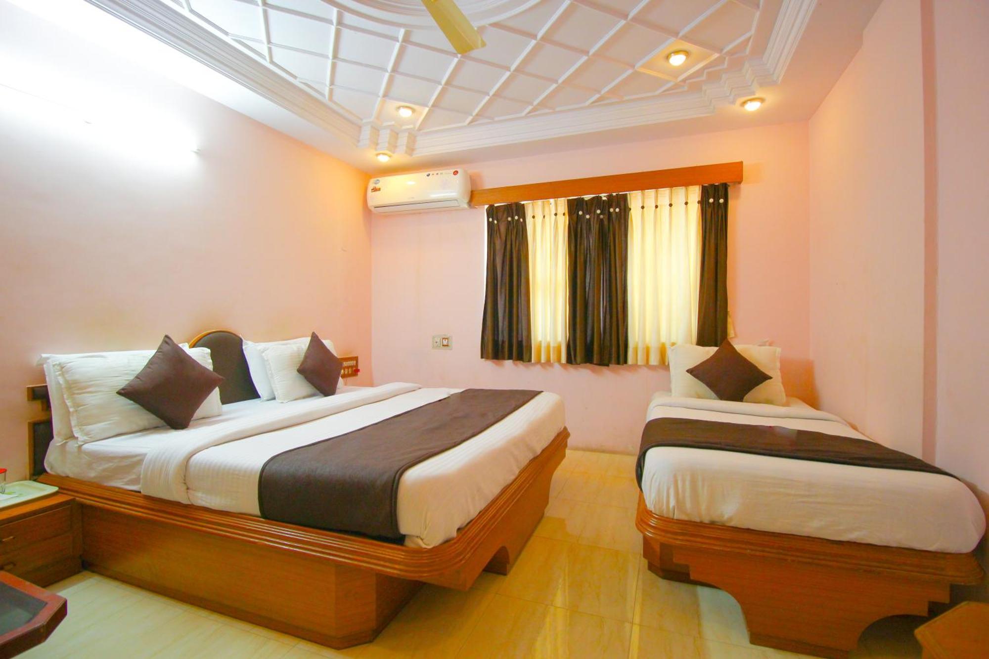 Hotel Upasana Rajkot Eksteriør billede