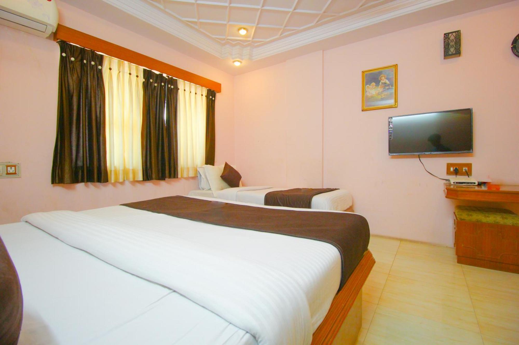 Hotel Upasana Rajkot Eksteriør billede