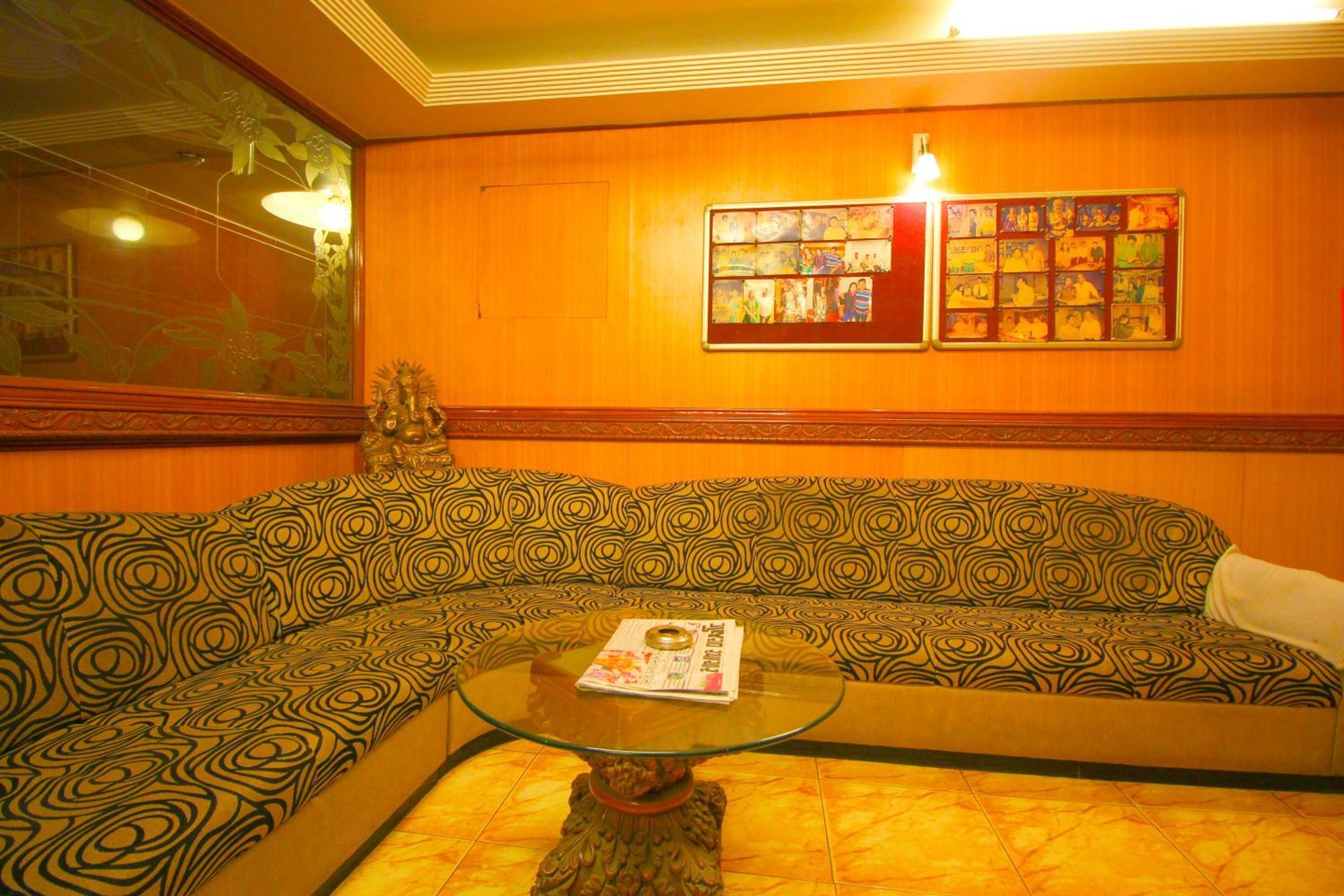 Hotel Upasana Rajkot Eksteriør billede
