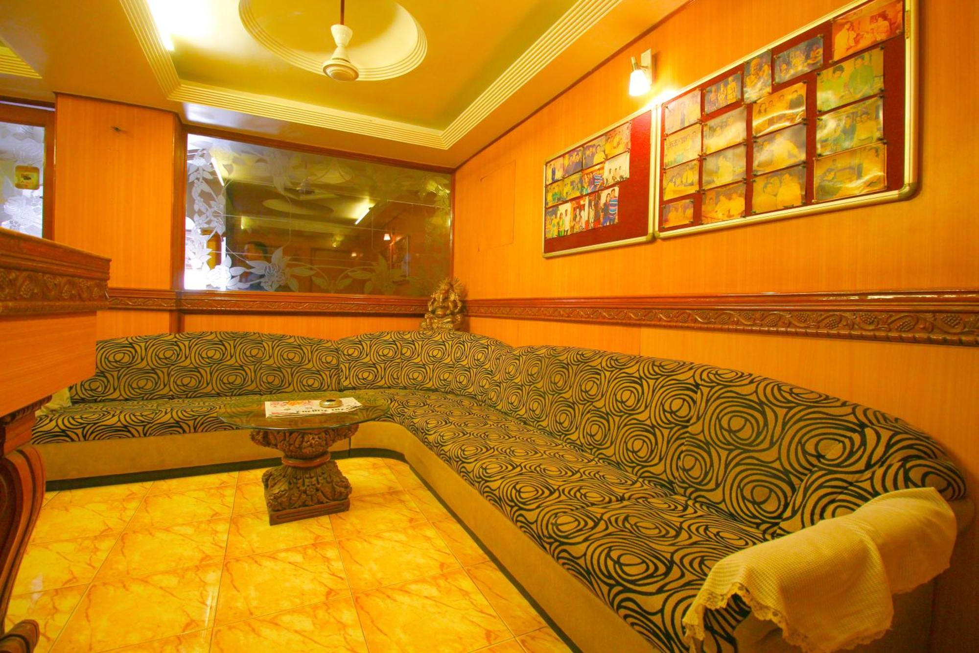 Hotel Upasana Rajkot Eksteriør billede